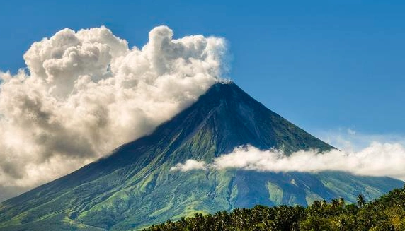 菲律賓<strong>旅游景點</strong>活火山
